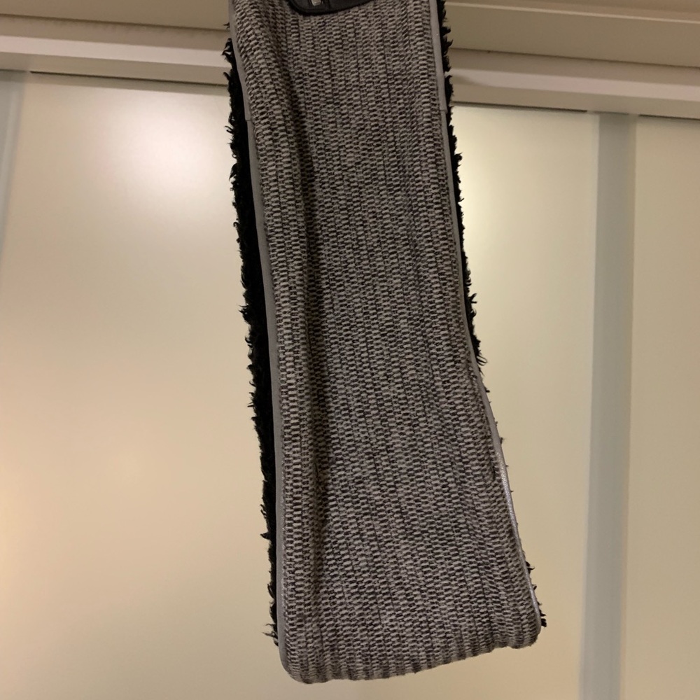 Lulu Lemon ear warmer